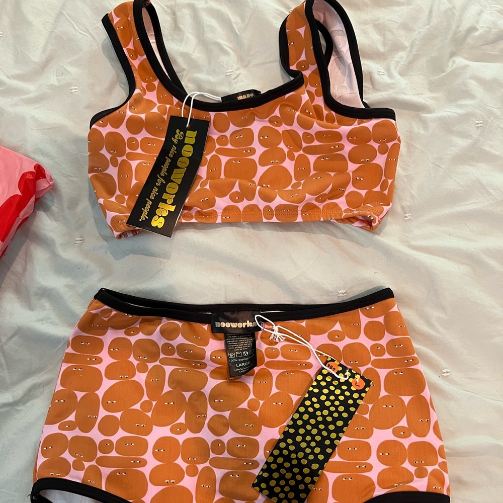 Nooworks Pebble People Swim Top Size M - SOLD OUT!! NWT - Picture 3 of 4